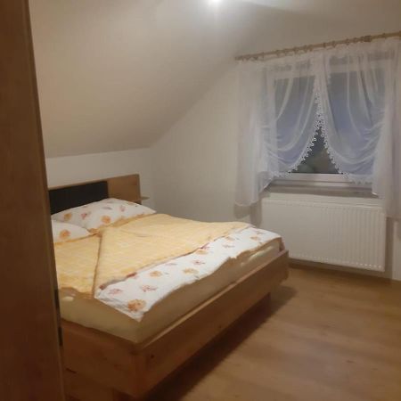 Ferienwohnung Anika Kleinlobming Екстер'єр фото
