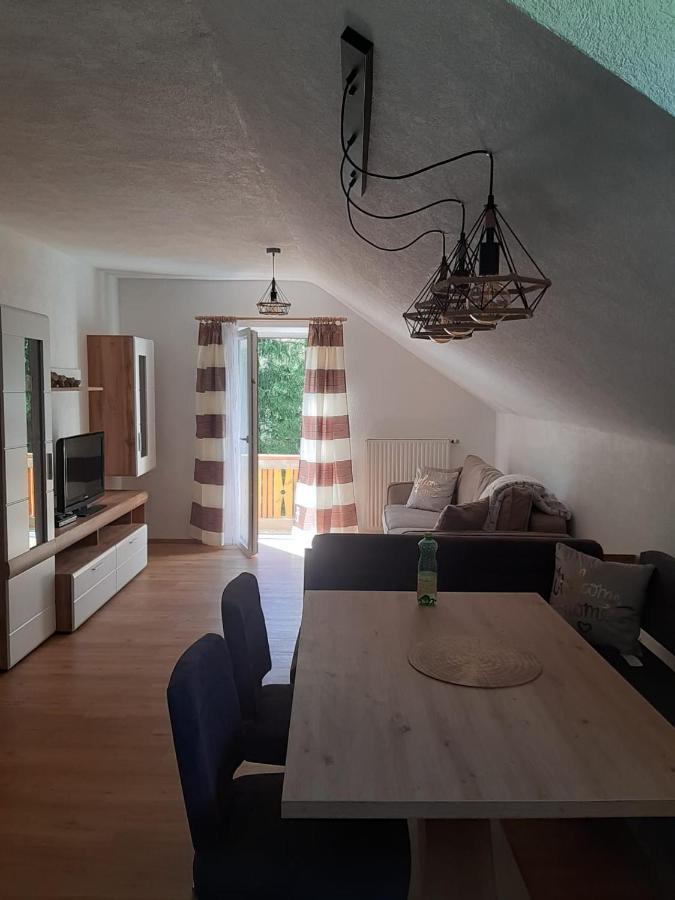 Ferienwohnung Anika Kleinlobming Екстер'єр фото